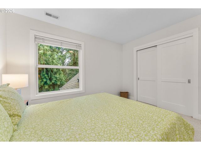 2432 Sw HUBER Ct, Portland, OR 97219