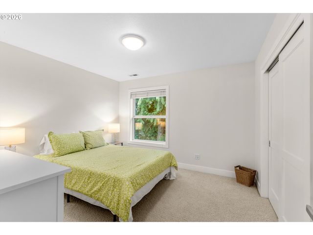 2432 Sw HUBER Ct, Portland, OR 97219