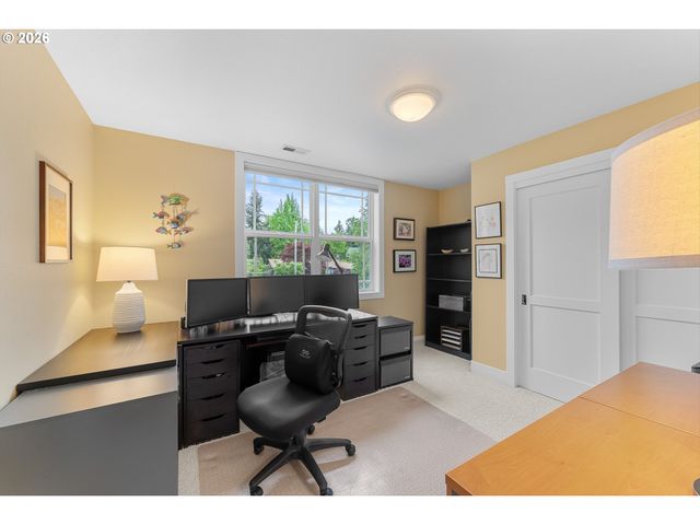 2432 Sw HUBER Ct, Portland, OR 97219