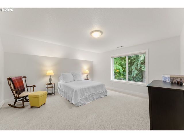 2432 Sw HUBER Ct, Portland, OR 97219