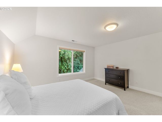 2432 Sw HUBER Ct, Portland, OR 97219