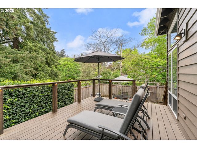2432 Sw HUBER Ct, Portland, OR 97219