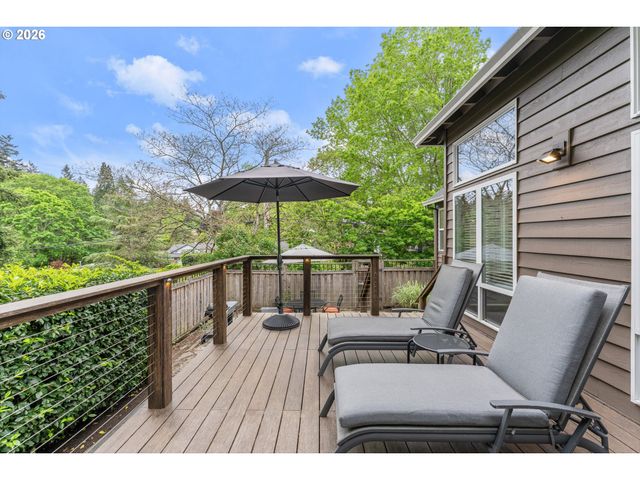 2432 Sw HUBER Ct, Portland, OR 97219