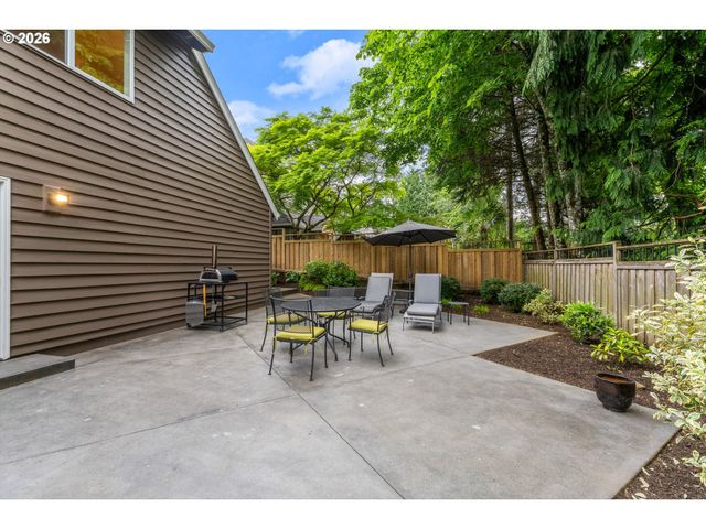 2432 Sw HUBER Ct, Portland, OR 97219