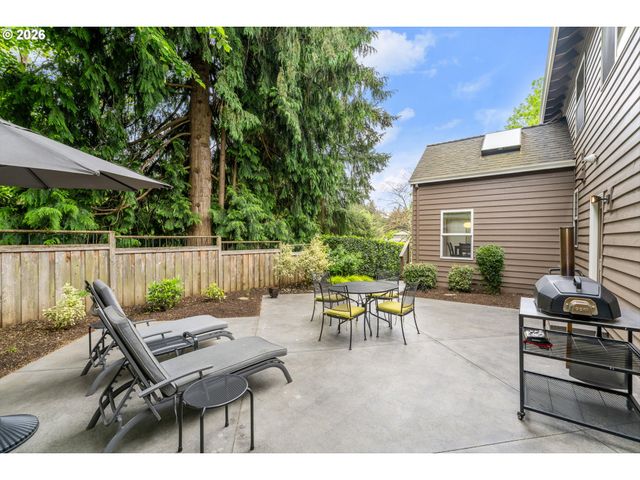 2432 Sw HUBER Ct, Portland, OR 97219