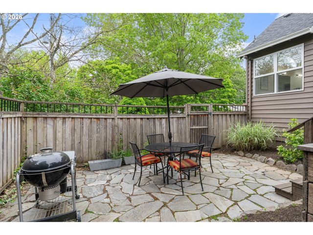 2432 Sw HUBER Ct, Portland, OR 97219