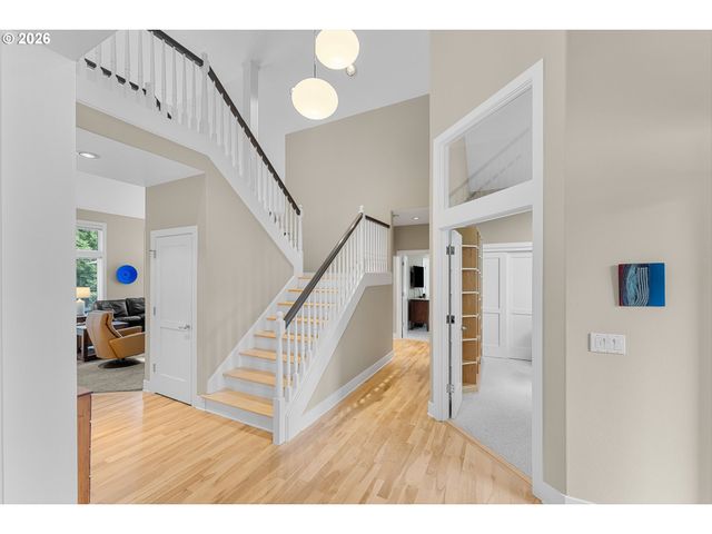 2432 Sw HUBER Ct, Portland, OR 97219
