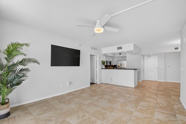403 S Sapodilla Avenue 307, West Palm Beach, FL 33401