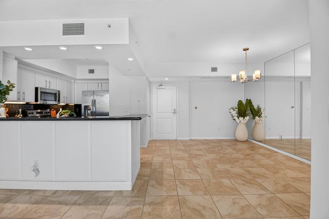 403 S Sapodilla Avenue 307, West Palm Beach, FL 33401