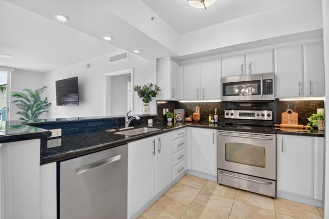 403 S Sapodilla Avenue 307, West Palm Beach, FL 33401