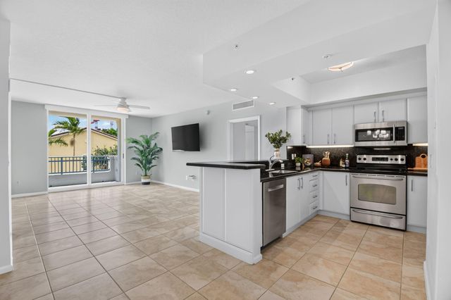 403 S Sapodilla Avenue 307, West Palm Beach, FL 33401