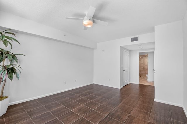 403 S Sapodilla Avenue 307, West Palm Beach, FL 33401