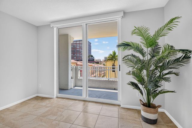 403 S Sapodilla Avenue 307, West Palm Beach, FL 33401