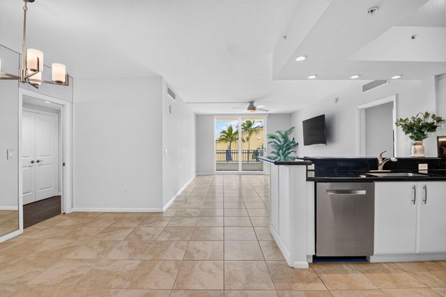403 S Sapodilla Avenue 307, West Palm Beach, FL 33401