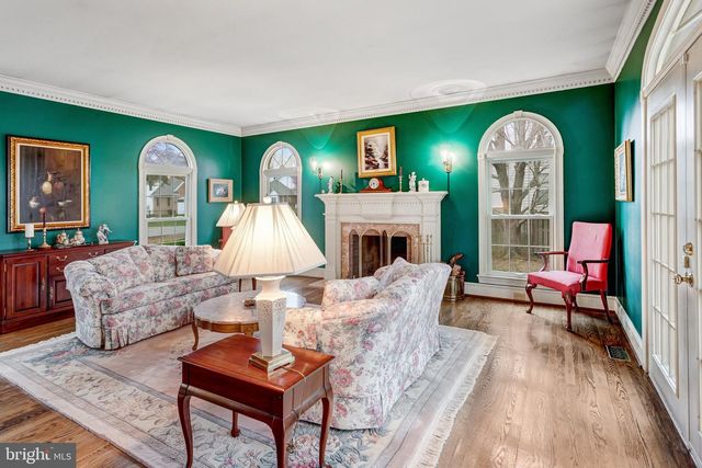 6211 GUILFORD DR, Alexandria, VA 22310