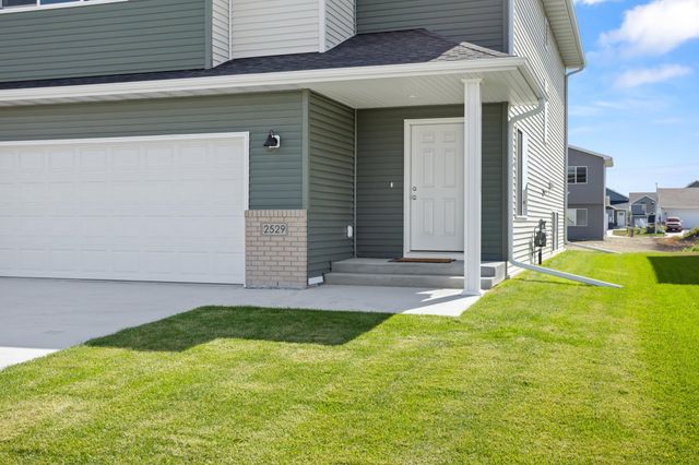 2529 36th Avenue S, Moorhead, MN 56560