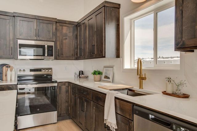 2529 36th Avenue S, Moorhead, MN 56560
