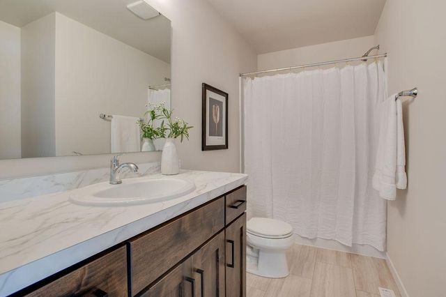 2529 36th Avenue S, Moorhead, MN 56560