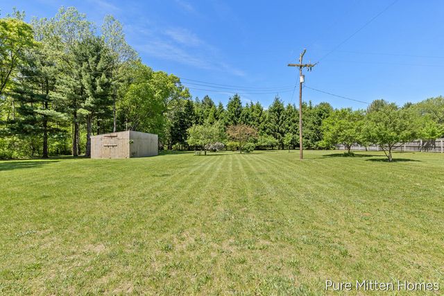 5234 S Johnson Road, Greenville, MI 48838