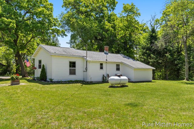 5234 S Johnson Road, Greenville, MI 48838