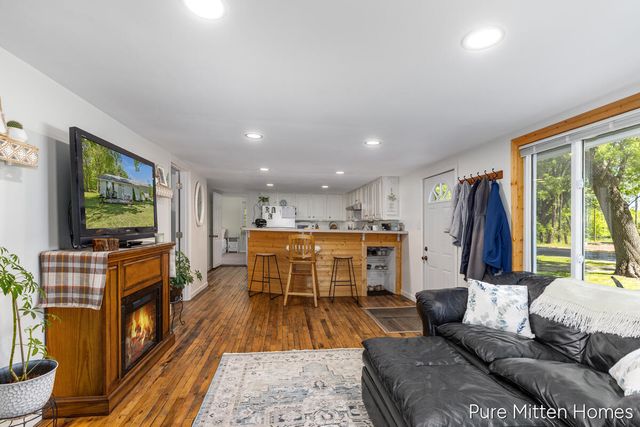 5234 S Johnson Road, Greenville, MI 48838