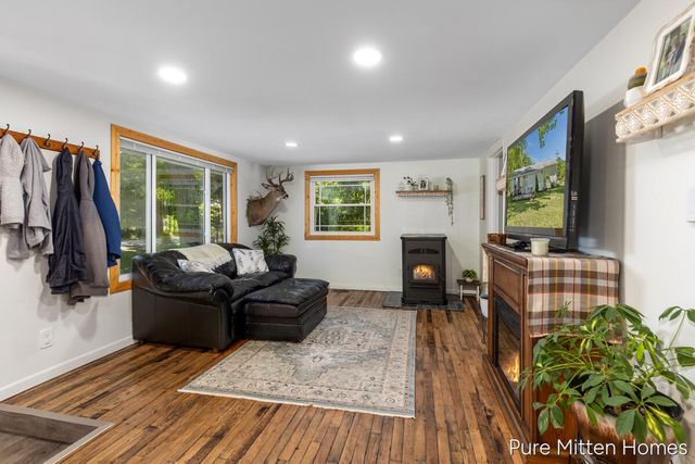 5234 S Johnson Road, Greenville, MI 48838