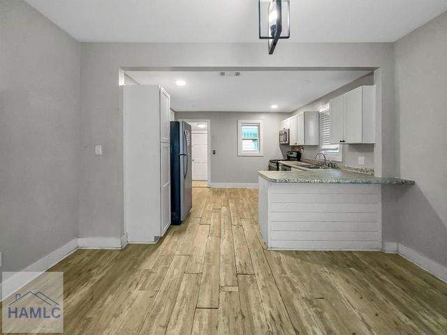 109 W 57th Street, Savannah, GA 31405