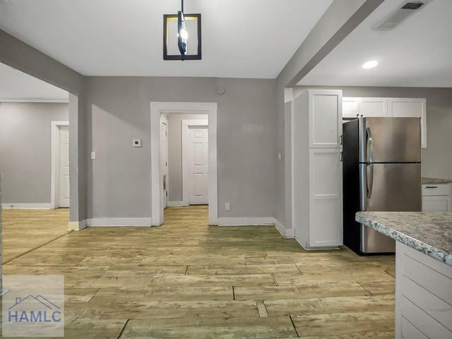 109 W 57th Street, Savannah, GA 31405