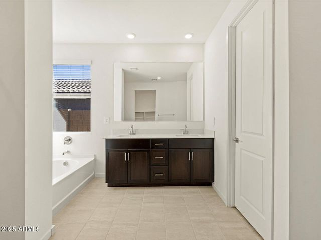 8494 W Saratoga Way, Florence, AZ 85132