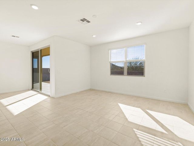 8494 W Saratoga Way, Florence, AZ 85132