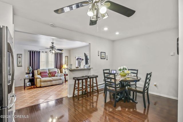 29 Plaza De Las Flores F, Freehold, NJ 07728