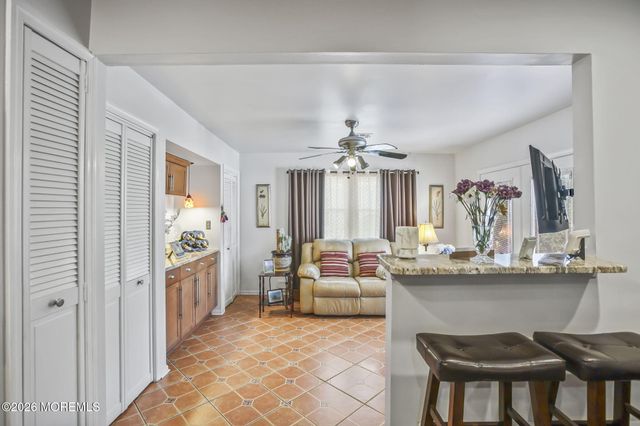 29 Plaza De Las Flores F, Freehold, NJ 07728