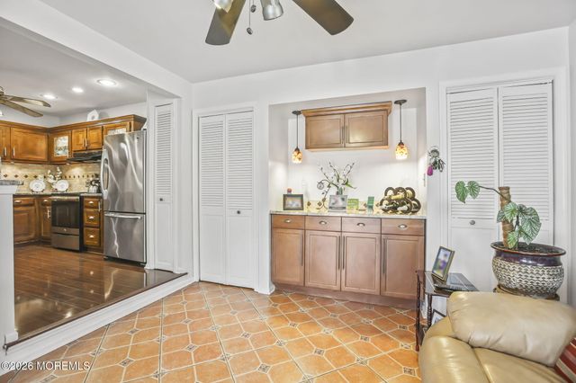 29 Plaza De Las Flores F, Freehold, NJ 07728