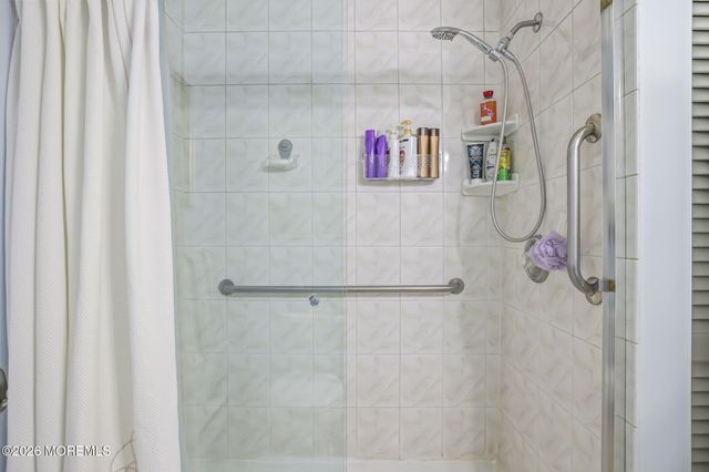 29 Plaza De Las Flores F, Freehold, NJ 07728