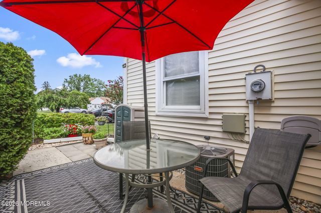 29 Plaza De Las Flores F, Freehold, NJ 07728