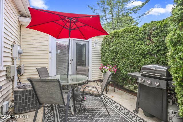 29 Plaza De Las Flores F, Freehold, NJ 07728