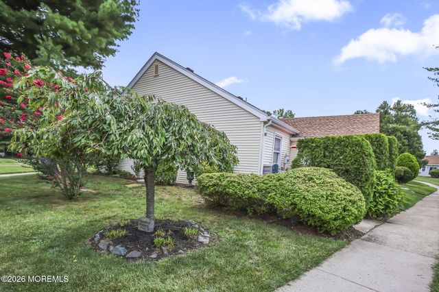 29 Plaza De Las Flores F, Freehold, NJ 07728