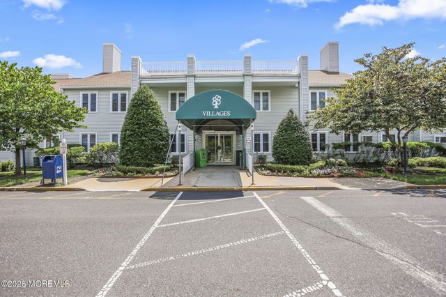 29 Plaza De Las Flores F, Freehold, NJ 07728