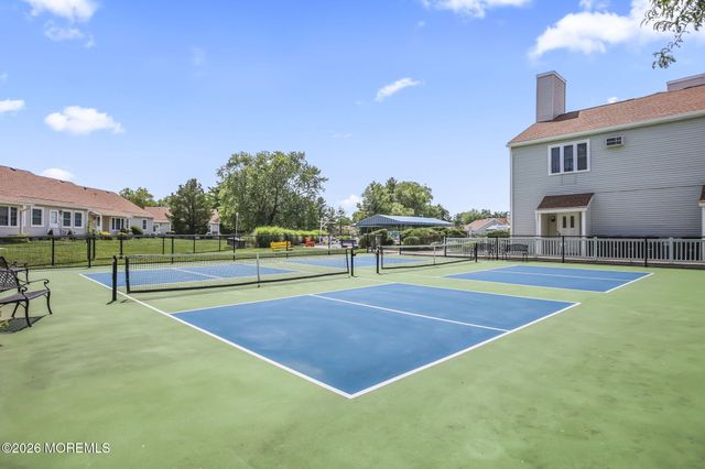 29 Plaza De Las Flores F, Freehold, NJ 07728