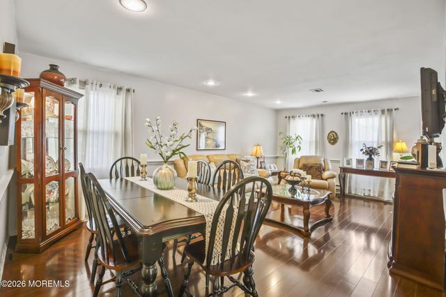 29 Plaza De Las Flores F, Freehold, NJ 07728