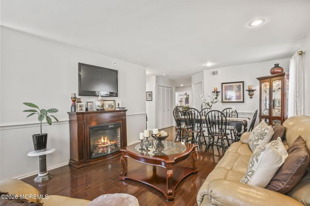 29 Plaza De Las Flores F, Freehold, NJ 07728