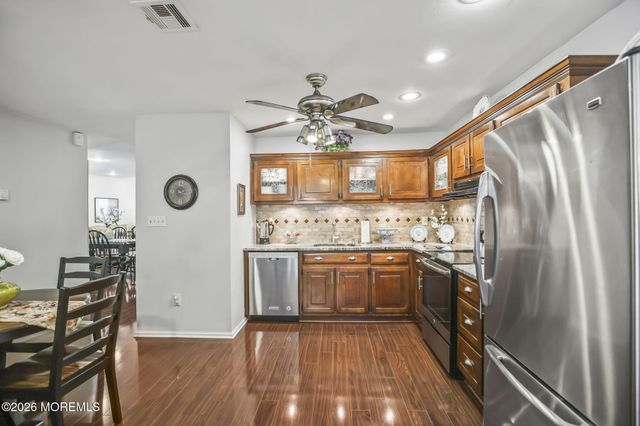 29 Plaza De Las Flores F, Freehold, NJ 07728