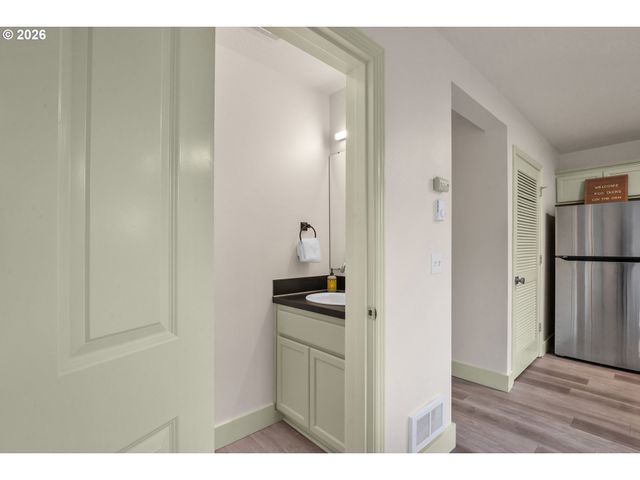 1733 MILL Aly, Eugene, OR 97401