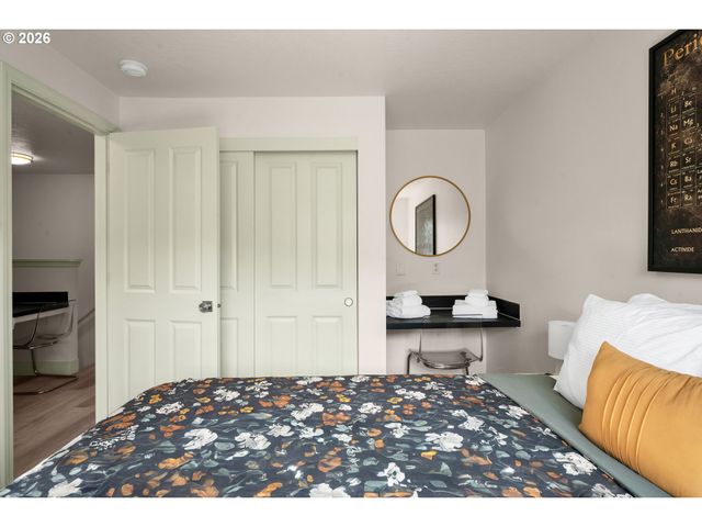 1733 MILL Aly, Eugene, OR 97401