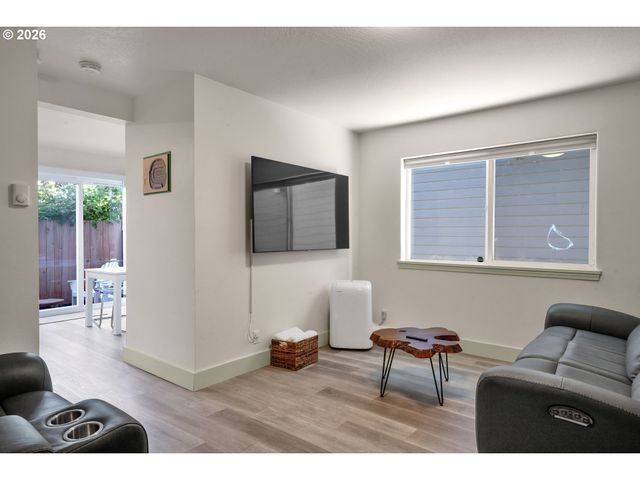 1733 MILL Aly, Eugene, OR 97401