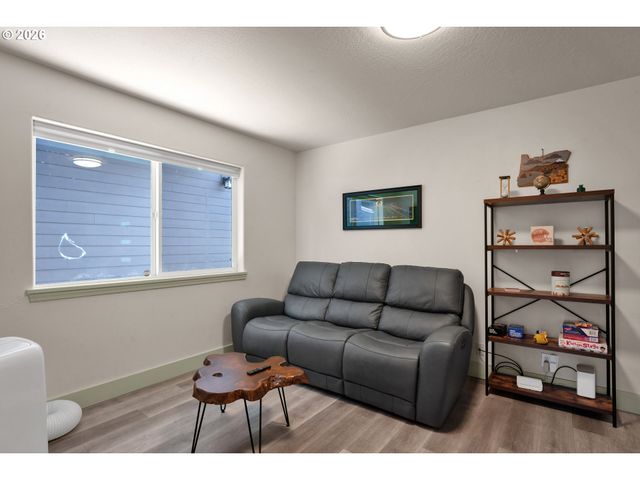 1733 MILL Aly, Eugene, OR 97401