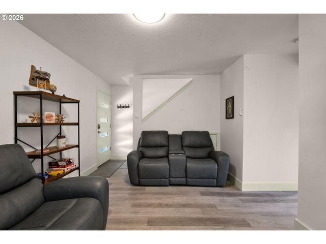 1733 MILL Aly, Eugene, OR 97401