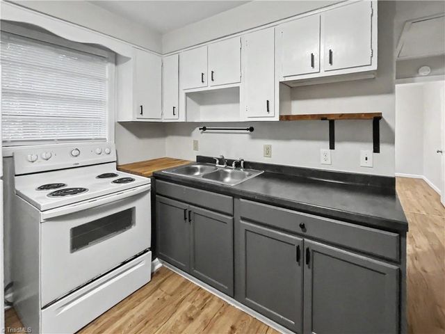 1813 Walker Avenue B, Greensboro, NC 27403