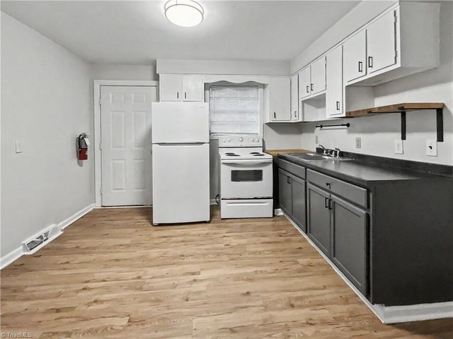 1813 Walker Avenue B, Greensboro, NC 27403