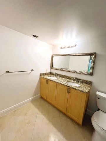 3001 Portofino Isle E2, Coconut Creek, FL 33066